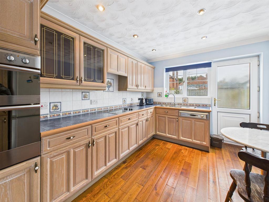 Kitchen: