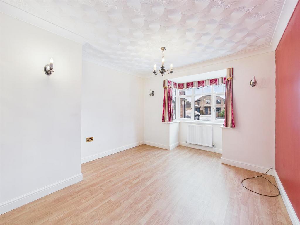 Dining room:
