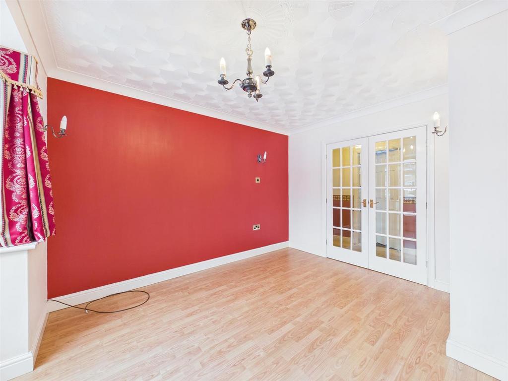 Dining room:
