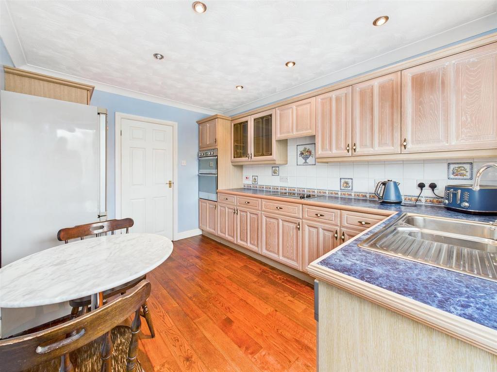 Kitchen: