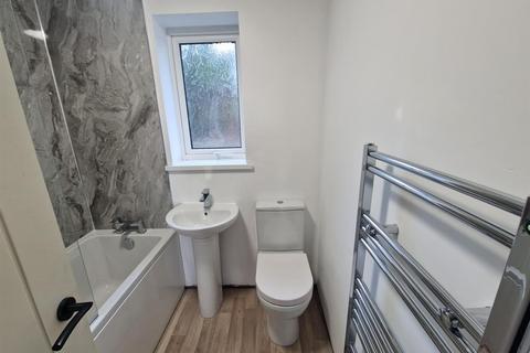 2 bedroom property to rent, Bryn Eglur Road, Morriston, Swansea