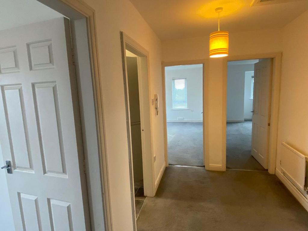 Hallway 1.jpeg