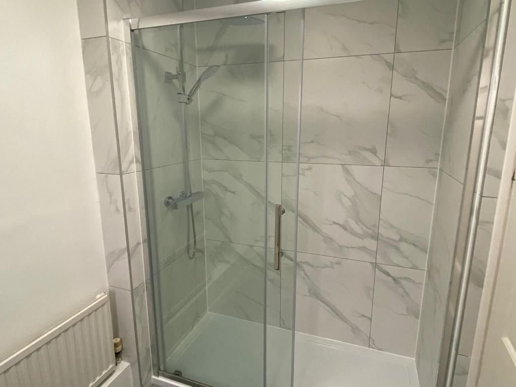 Ensuite 2.jpeg