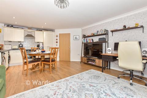 2 bedroom ground floor flat for sale, Ingram Close, Larkfield, Aylesford, Kent