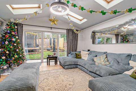 4 bedroom semi-detached house for sale, Lyvelly Gardens, Peterborough PE1