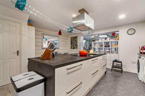 4 bedroom semi-detached house for sale, Lyvelly Gardens, Peterborough PE1