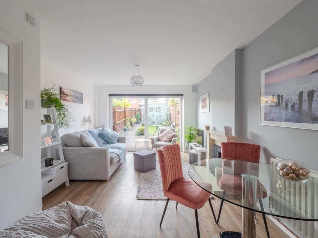 Lounge/dining room