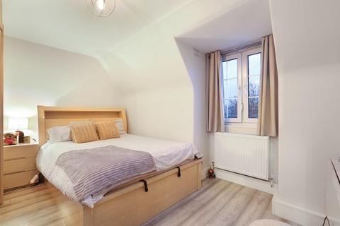2 bedroom apartment to rent, Peckham Road, London