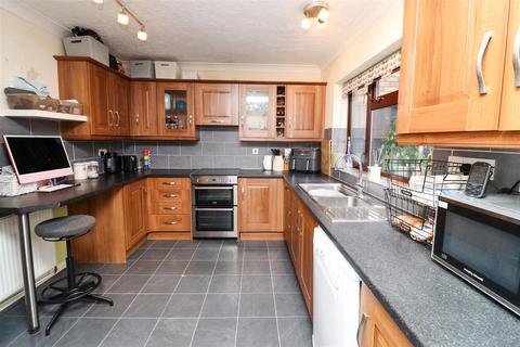 3 bedroom semi-detached house for sale, Northfield Road, Fleet GU52