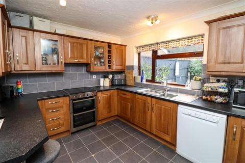 3 bedroom semi-detached house for sale, Northfield Road, Fleet GU52