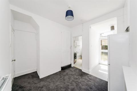 2 bedroom terraced house to rent, Moselle Avenue, London N22