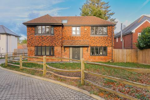 4 bedroom detached house for sale, Roman Road, Dibden Purlieu