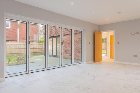 4 bedroom detached house for sale, Roman Road, Dibden Purlieu