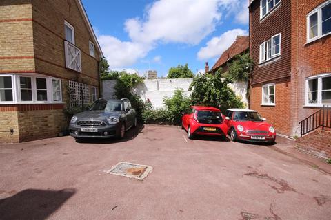 2 bedroom flat to rent, Rosiers Court, St Dunstans Street (STUDENT ACCOMMODATION 2026-27)