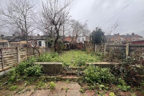 3 bedroom terraced house to rent, Lawrence Avenue, London, E12 5QP