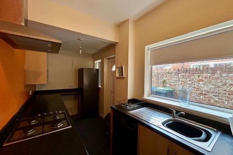 2 bedroom terraced house to rent, Stranton Street,