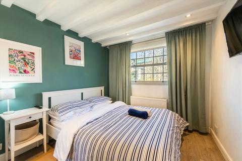 2 bedroom flat for sale - Loveridge Road, London NW6
