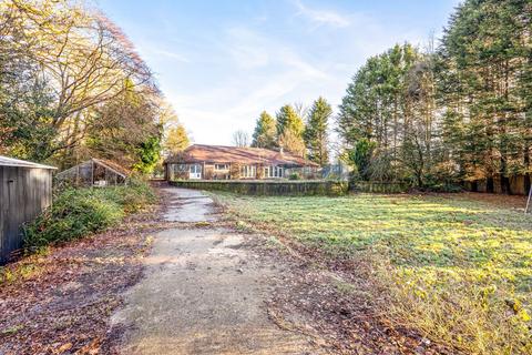 4 bedroom detached bungalow for sale, Guildford Road, Clemsfold, RH12