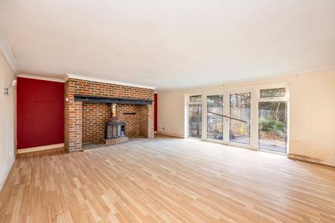4 bedroom detached bungalow for sale, Guildford Road, Clemsfold, RH12