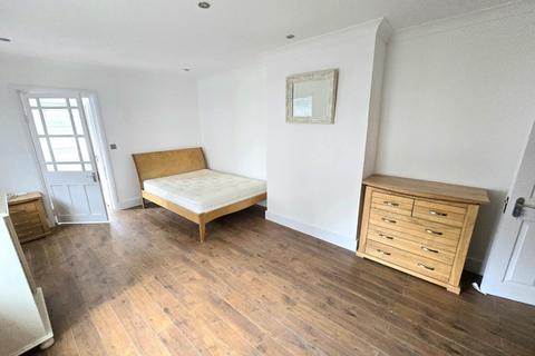 undefined, Gubyon Avenue, Herne Hill, London, SE24