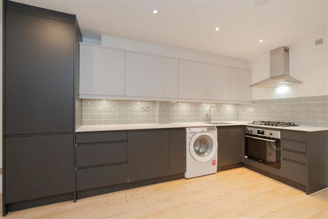 4 bedroom terraced house for sale, Stevenage Road, London SW6