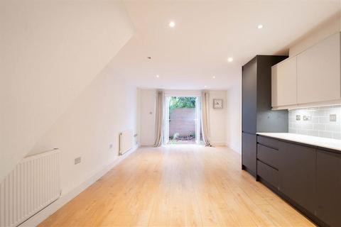4 bedroom terraced house for sale, Stevenage Road, London SW6
