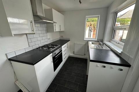 2 bedroom terraced house to rent, Holmwood Grove, Darlington
