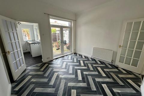 2 bedroom terraced house to rent, Holmwood Grove, Darlington