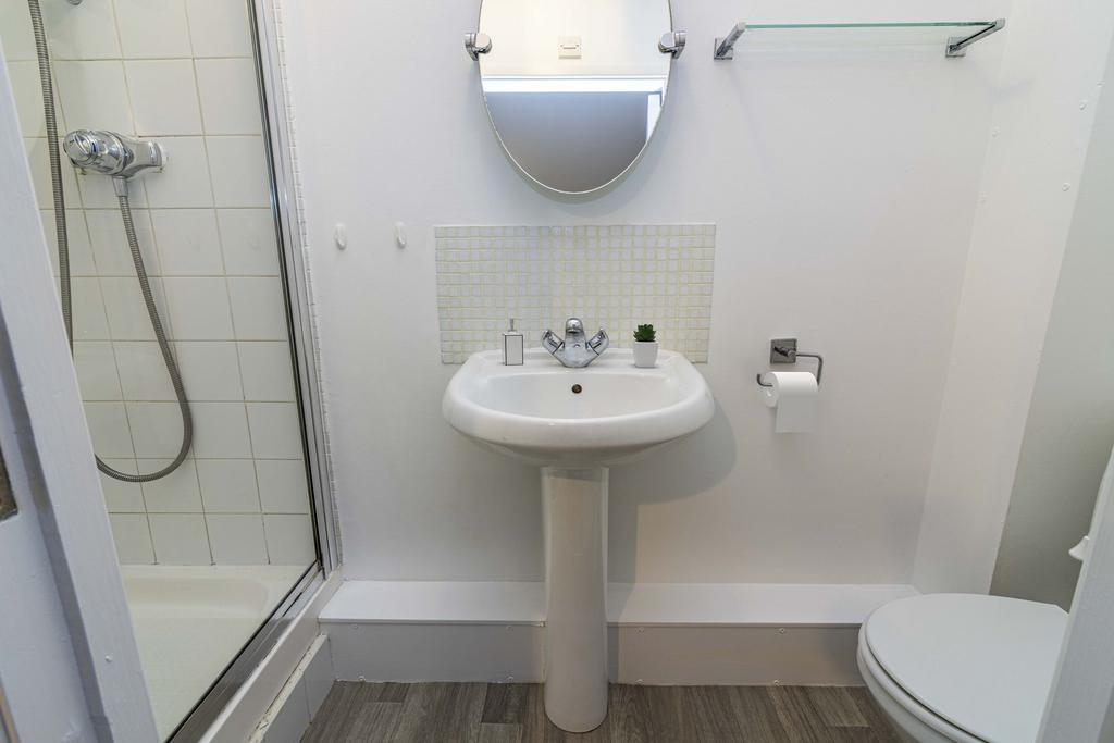 Bedroom 2 Ensuite