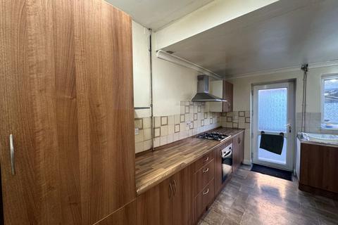 3 bedroom terraced house to rent, Hunter Road, Leicester LE4