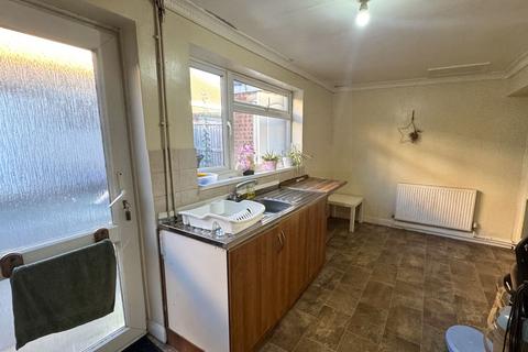 3 bedroom terraced house to rent, Hunter Road, Leicester LE4