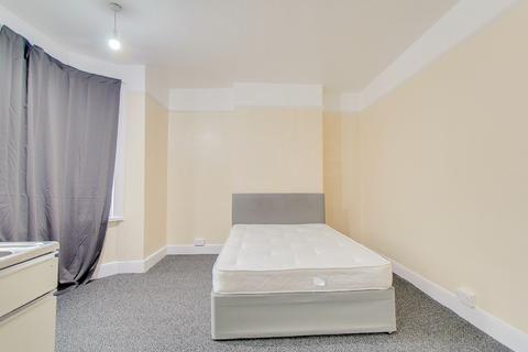 undefined, Selsdon Road, South Croydon, CR2