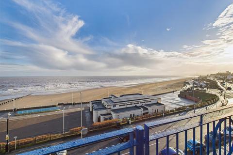 2 bedroom flat for sale, South Marine Drive, Bridlington