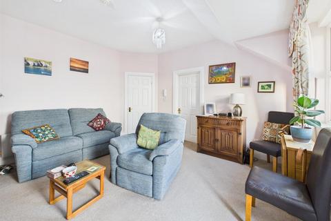 2 bedroom flat for sale, South Marine Drive, Bridlington