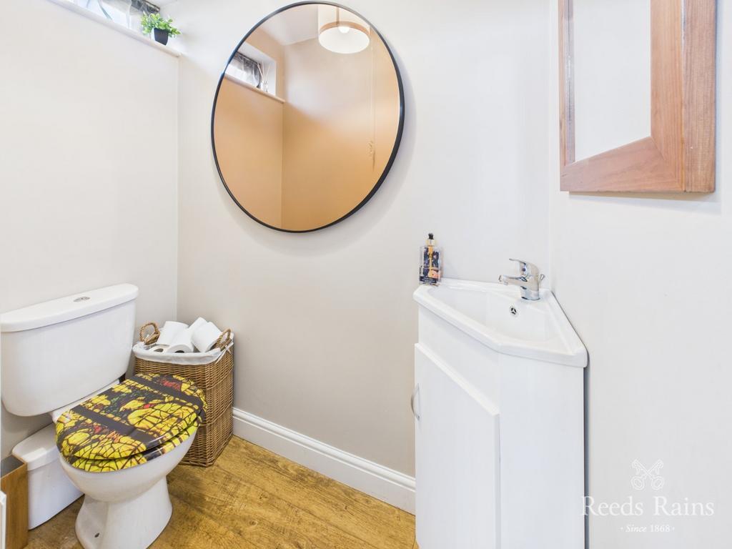 Cloakroom/ Wc