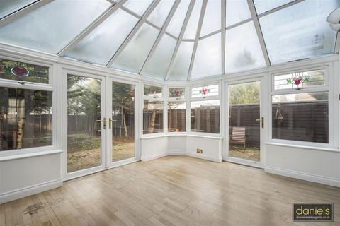 3 bedroom semi-detached house for sale, Crossgate, Greenford