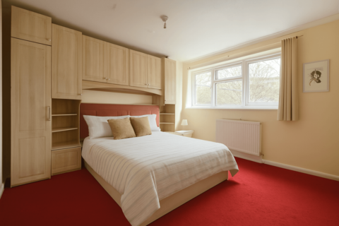 3 bedroom maisonette to rent, Ringwood Gardens, SW15