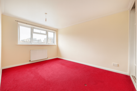 3 bedroom maisonette to rent, Ringwood Gardens, SW15