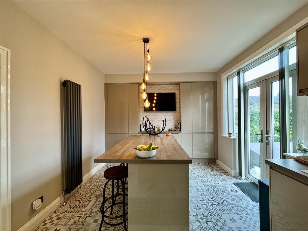 Dining kitchen