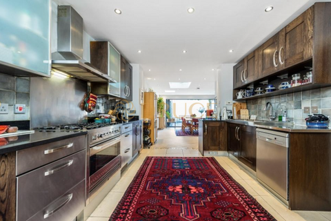 3 bedroom house to rent, Chesilton Road, London, SW6