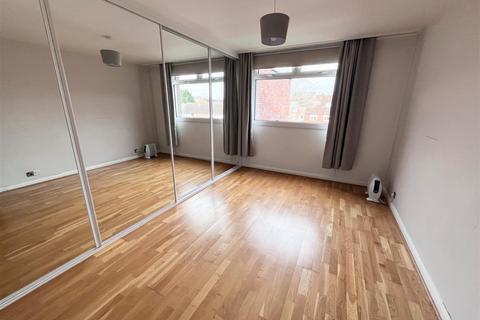 2 bedroom flat to rent, Denewood Court, Victoria Road, WILMSLOW