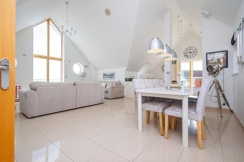 2 bedroom flat to rent, Honeycombe Beach, Honeycombe Chine, Bournemouth