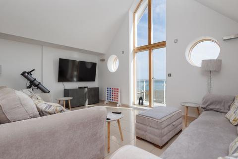 2 bedroom flat to rent, Honeycombe Beach, Honeycombe Chine, Bournemouth