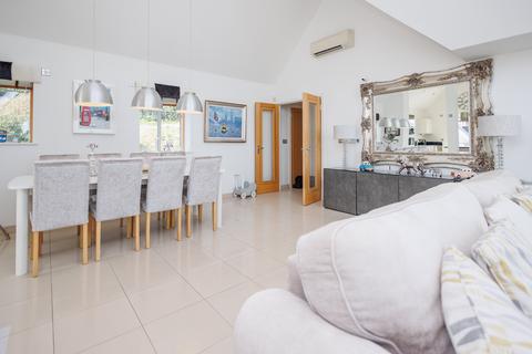 2 bedroom flat to rent, Honeycombe Beach, Honeycombe Chine, Bournemouth