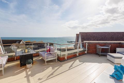 2 bedroom flat to rent, Honeycombe Beach, Honeycombe Chine, Bournemouth
