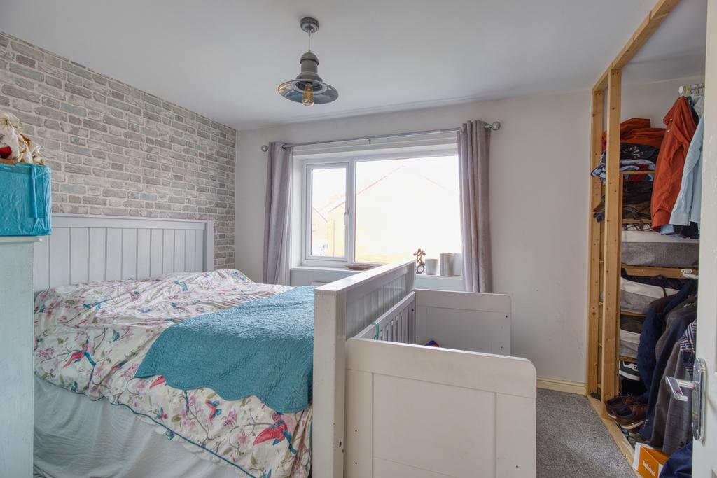Bedroom One - Ewe Move Swindon South