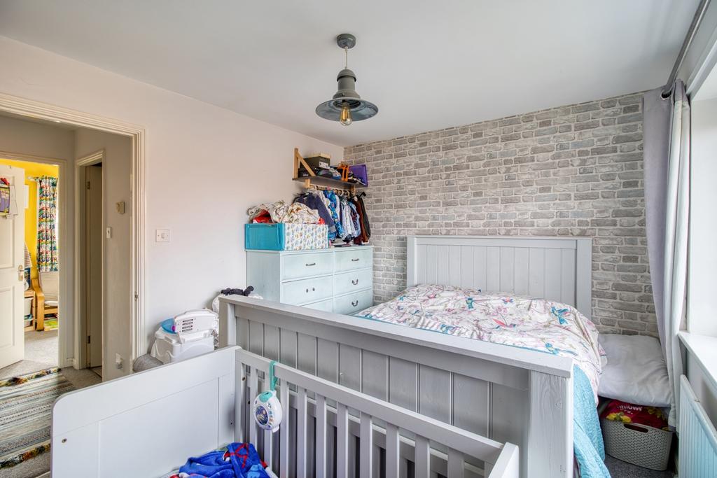 Bedroom One - Ewe Move Swindon South