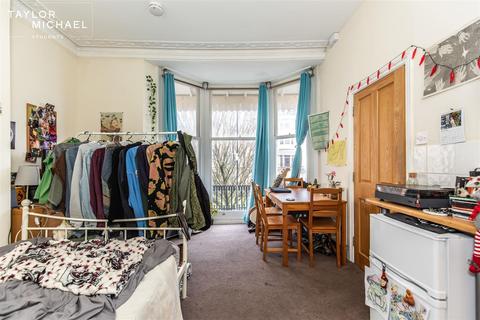 1 bedroom in a house share to rent, Bedford Square, Brighton