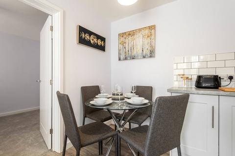 undefined, Luna, Fifth Avenue, York, YO31