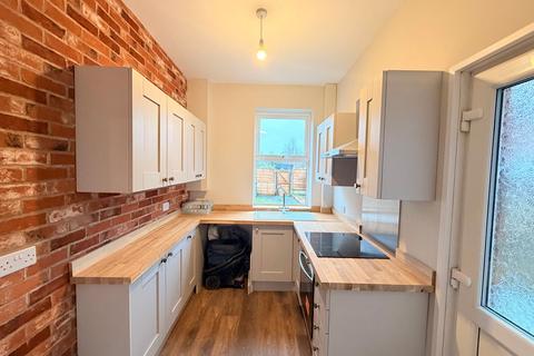 4 bedroom terraced house to rent, Norwood Road, Stockport, SK2